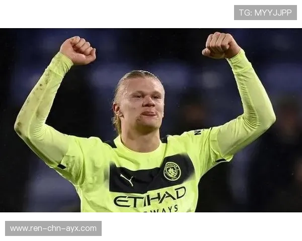 哈兰德第一下触球完成射门